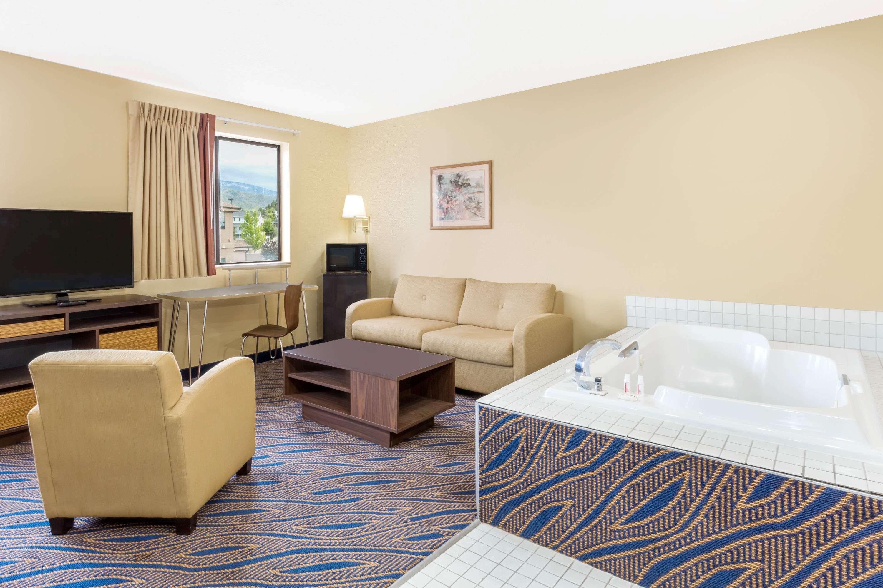Super 8 By Wyndham Cedar City Eksteriør bilde
