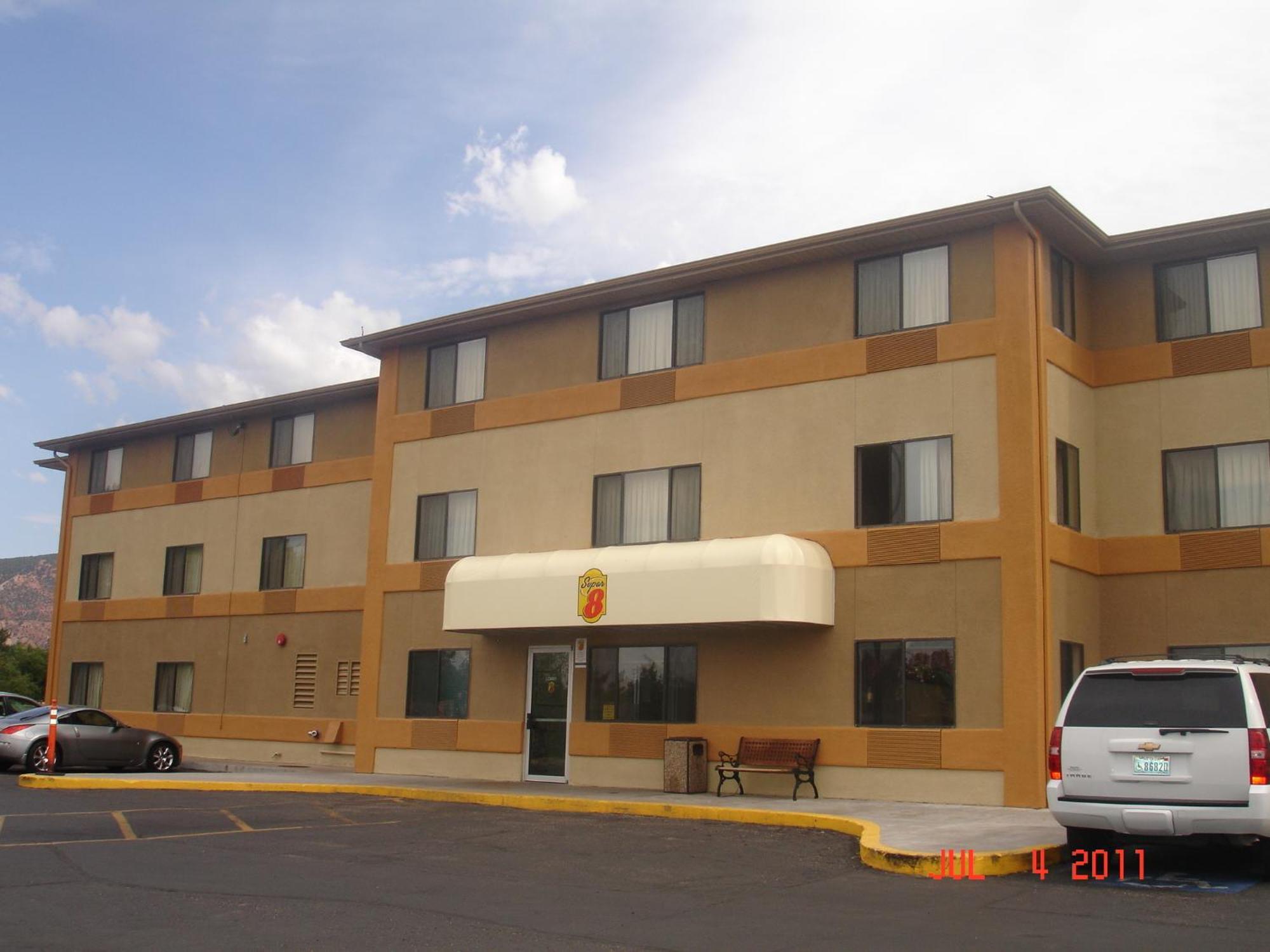 Super 8 By Wyndham Cedar City Eksteriør bilde