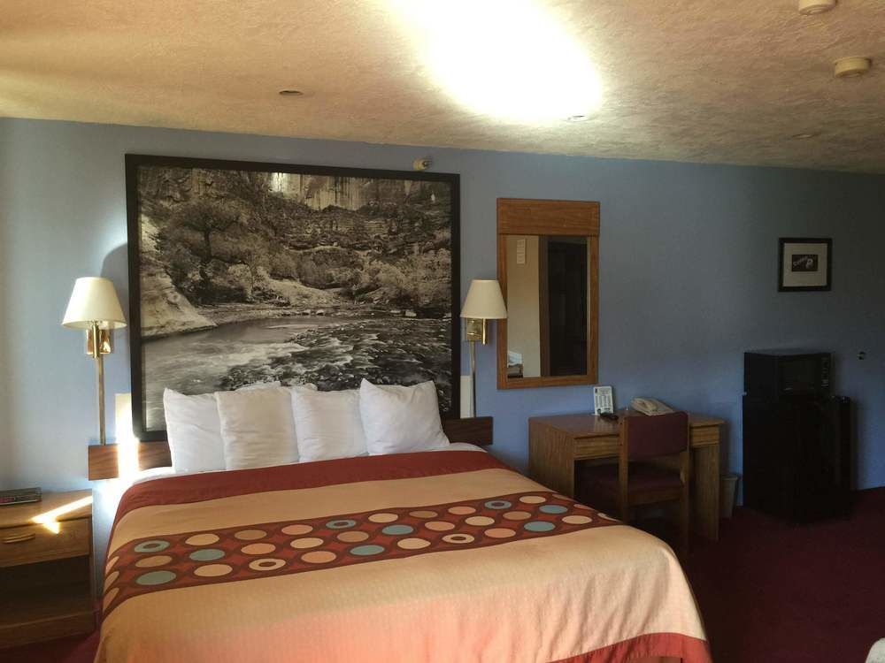 Super 8 By Wyndham Cedar City Eksteriør bilde